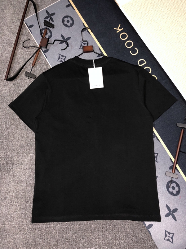 ブランドTシャツ全体デザイン